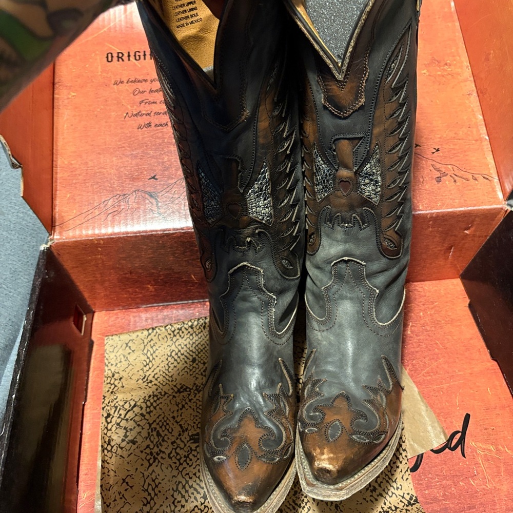 Freebird Willie Black and Brown Heeled Boots